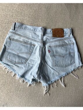 Levi’s Denim Frayed Hem Women’s Shorts size 4